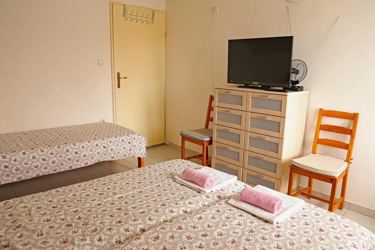Apartments Mira Gornji Karin 0*,  Chorwacja