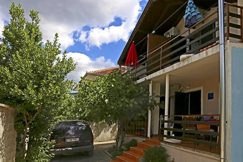 Apartments Mira Gornji Karin Chorwacja